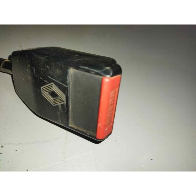 Recambio de enganche de cinturon delantero derecho para renault b 90 - 35 / 50 / 60 referencia OEM IAM  PARTE CENTRAL - Blanco 2