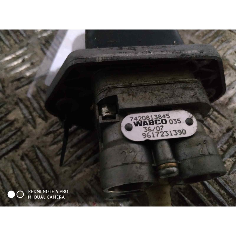 Recambio de palanca freno de mano para renault magnum ab 2005 cabina adel.tractor semirr. 4x2 4xx.18 gran espacio referencia OEM - Rojo 2