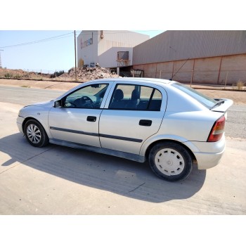 opel astra g berlina del año 2002