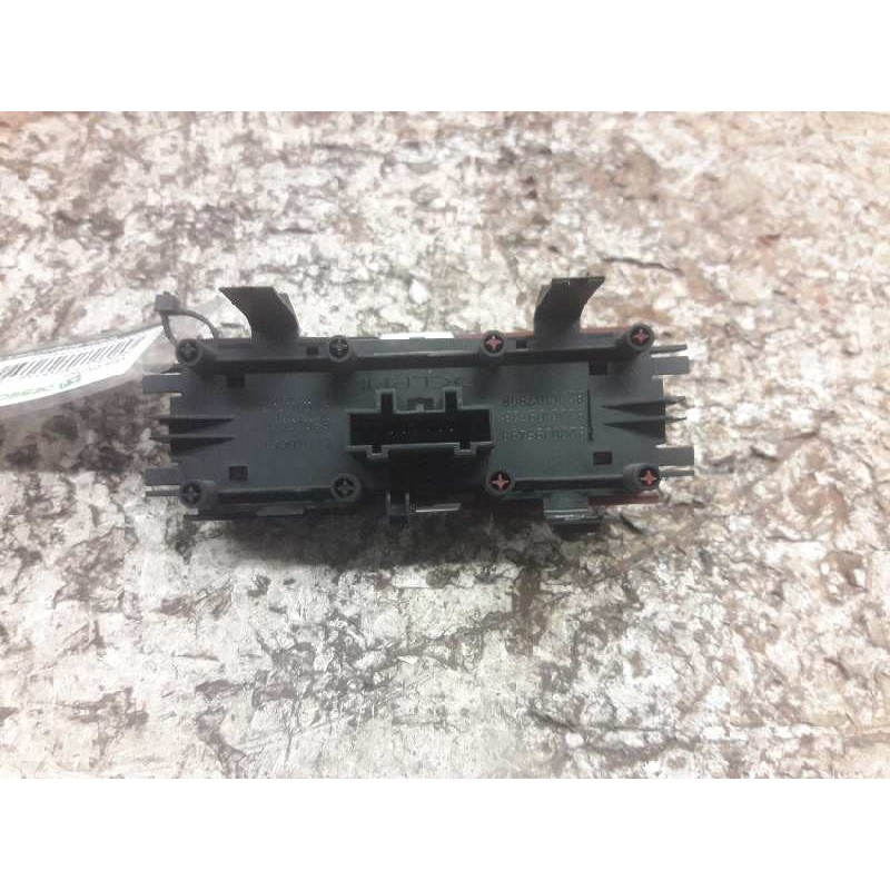 Recambio de warning para renault megane ii berlina 5p confort authentique referencia OEM IAM 8200095493 8200109723 8200107808 - Negro 2