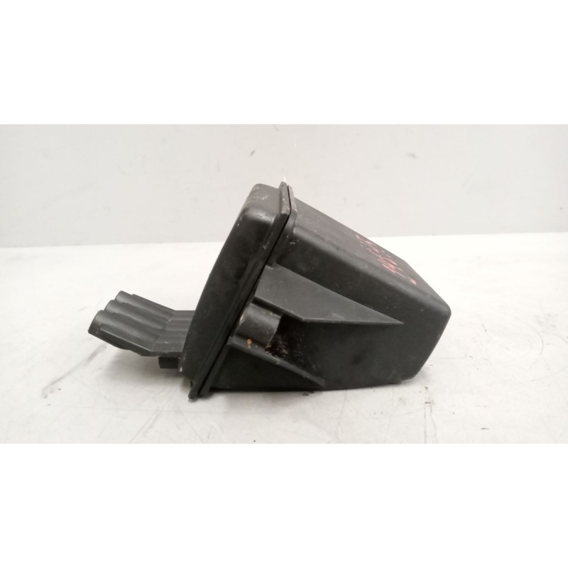 Recambio de acumulador de vacio para riocar march 07 referencia OEM IAM A6510700168 - Blanco 2
