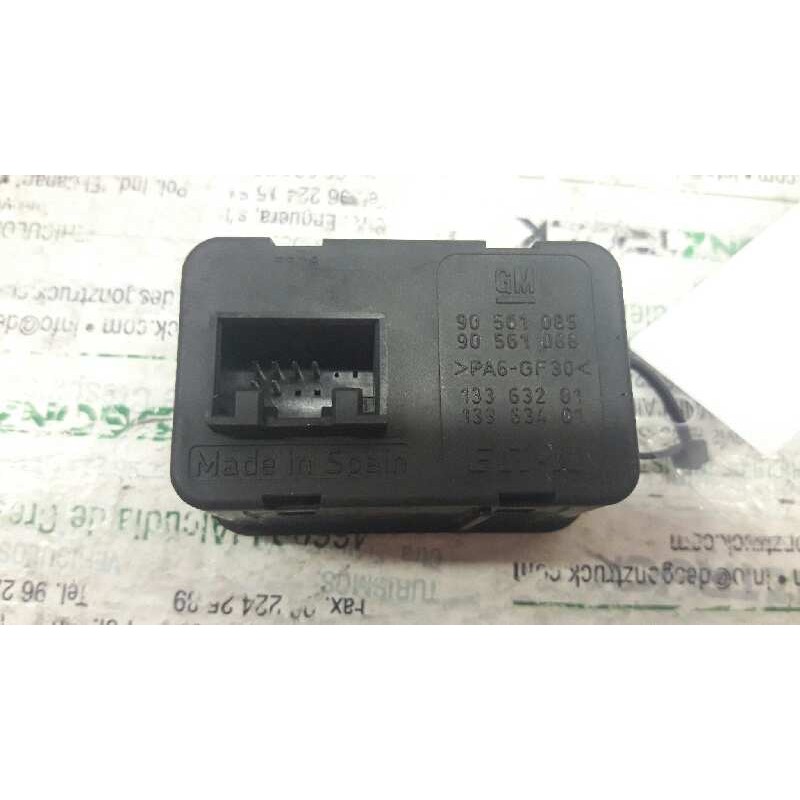 Recambio de mando elevalunas delantero izquierdo para opel astra g berlina club referencia OEM IAM 90551085 2