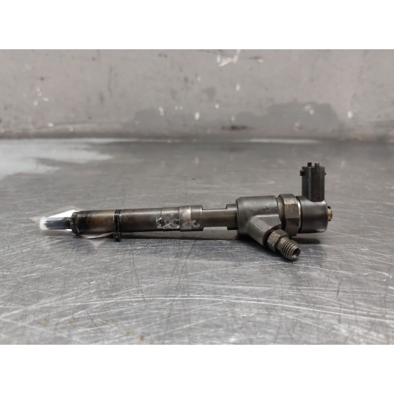 Recambio de inyector para opel corsa c blue line referencia OEM IAM 0445110083  