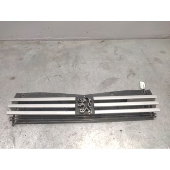 Recambio de rejilla delantera central para peugeot 205 ii (20a/c) 1.2 referencia OEM IAM   