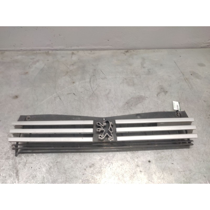 Recambio de rejilla delantera central para peugeot 205 ii (20a/c) 1.2 referencia OEM IAM   