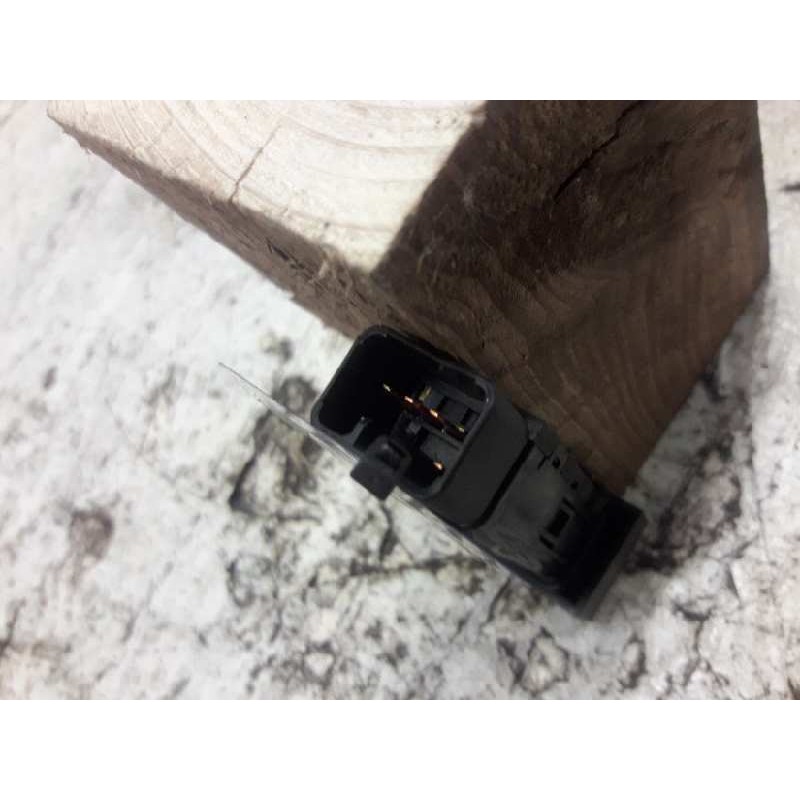 Recambio de boton luz interior para kia carnival ii 2.9 cdri executive referencia OEM IAM - Negro 2