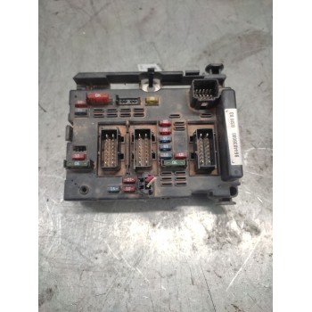 CAJA RELES / FUSIBLES 