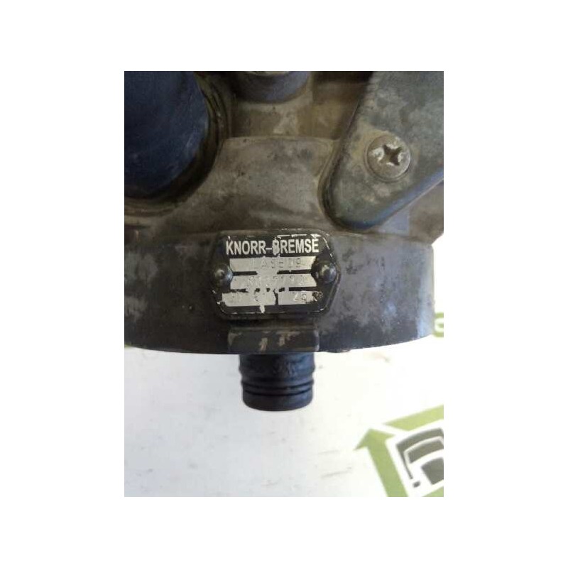 Recambio de valvula aire para iveco eurocargo chasis  (typ 80 e 15) tráfico urbano referencia OEM IAM LA8509 K007770 0710 - Blanco 2