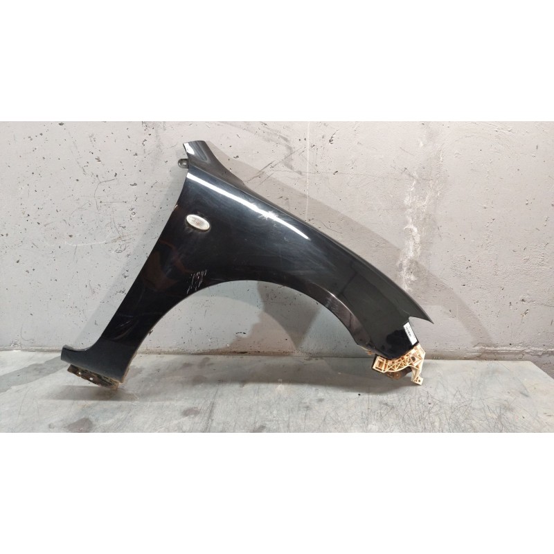 Recambio de aleta delantera derecha para mazda 3 berlina (bk) 1.6 crdt active referencia OEM IAM   