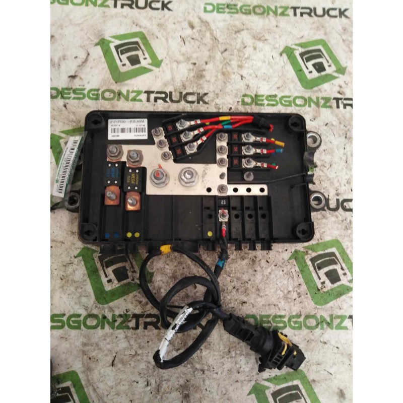 Recambio de caja reles / fusibles para renault serie t fg 4x2 cabina high-sleeper referencia OEM IAM 21717590 - Blanco 2