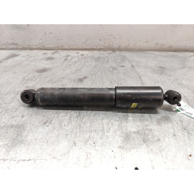 Recambio de amortiguador trasero para renault master ii phase 2 combi combi 2t8 l1 9 - plazas referencia OEM IAM - Blanco