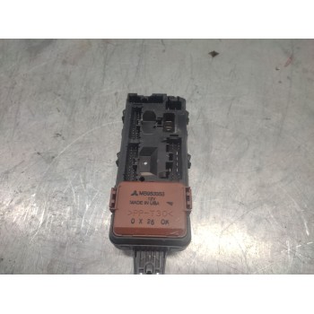 CAJA RELES / FUSIBLES MB953355 