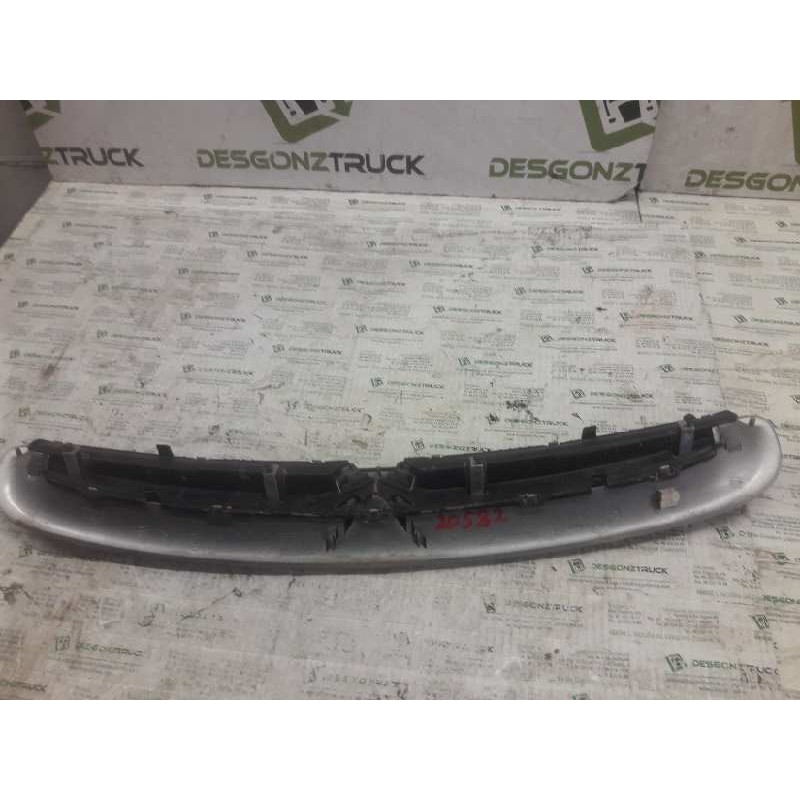 Recambio de rejilla delantera central para citroën xsara picasso 1.6 16v exclusive referencia OEM IAM 9632099177 2