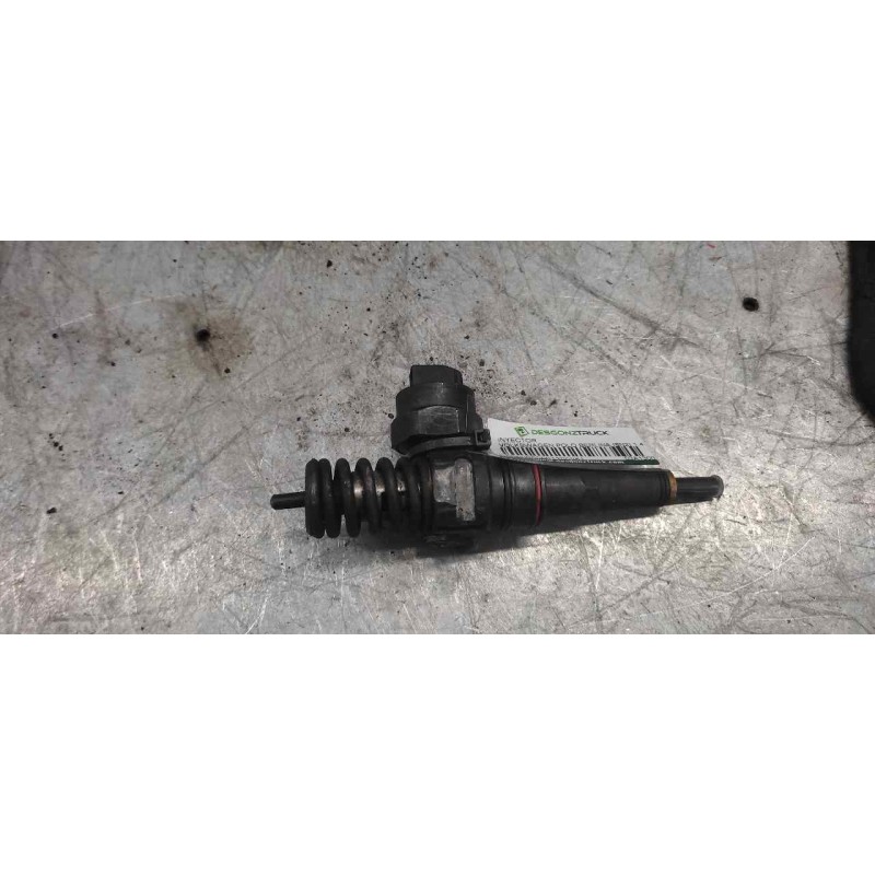 Recambio de inyector para volkswagen polo berlina (6n2) 1.4 tdi referencia OEM IAM 03A130073F  