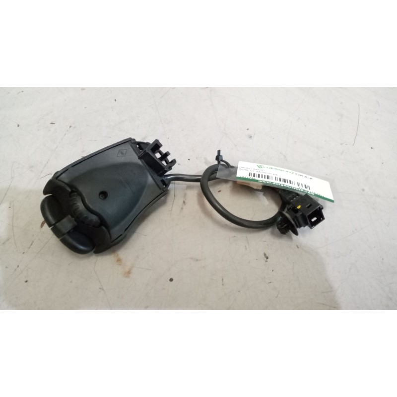 Recambio de mando radio para renault magnum ab diesel referencia OEM IAM 742101463901 - Blanco 2