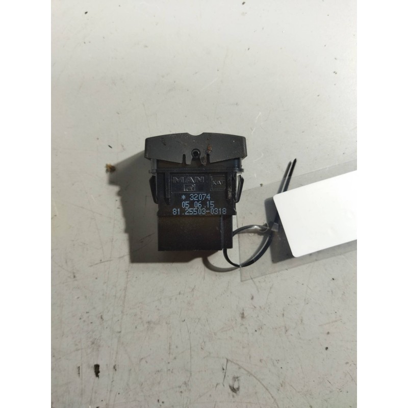Recambio de interruptor para man tgx 18.480 12.4 diesel referencia OEM IAM 81255030318 - Blanco 2