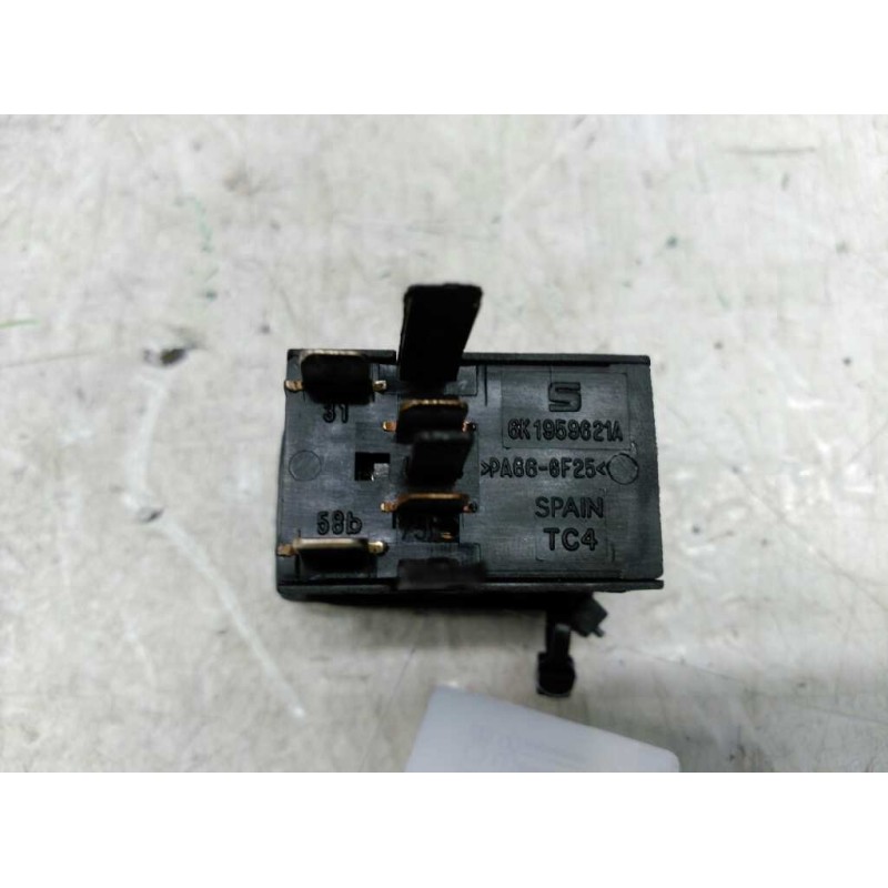 Recambio de boton antivaho para seat ibiza (6k) cl referencia OEM IAM 6K1959621A - Rojo 2