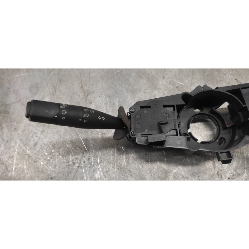 Recambio de mando multifuncion para peugeot 206 berlina e-music referencia OEM IAM 96049597ZL - Blanco 2