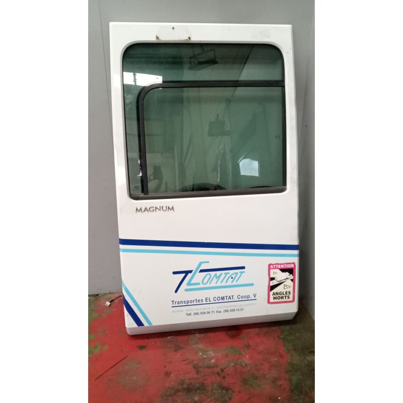 Recambio de puerta delantera derecha para renault magnum ab diesel referencia OEM IAM 7482049731  