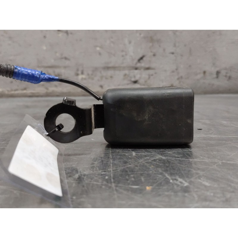 Recambio de enganche cinturon trasero derecho para kia sportage iv (ql, qle) 1.7 crdi referencia OEM IAM 631622300B - Blanco 2