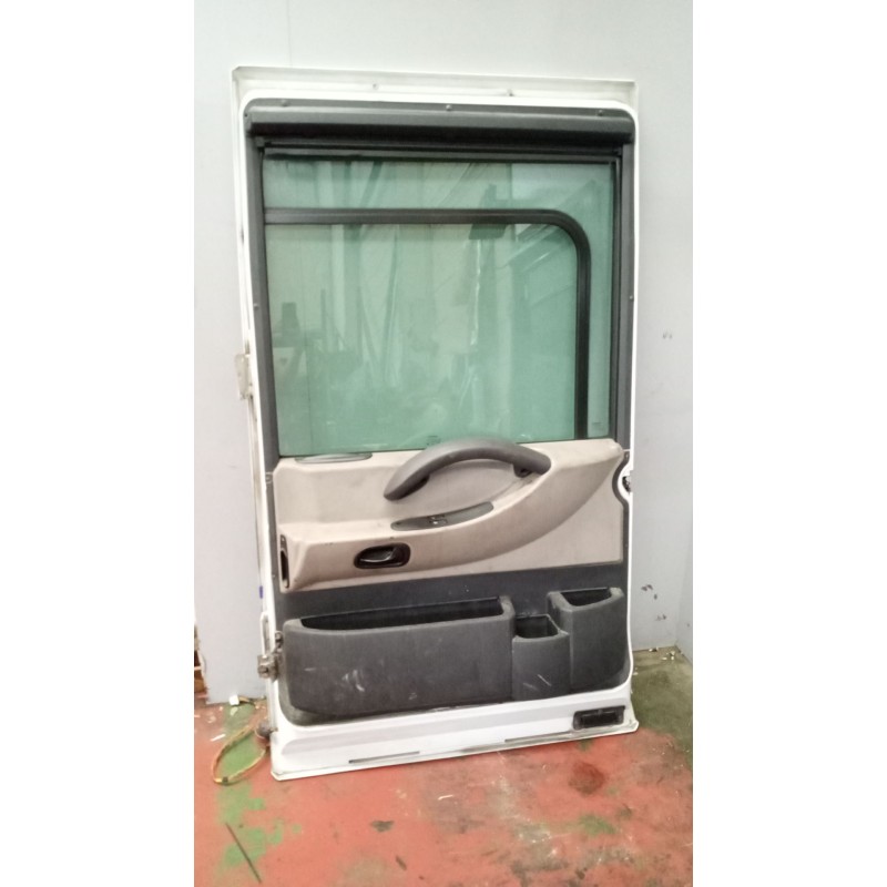 Recambio de puerta delantera derecha para renault magnum ab diesel referencia OEM IAM 7482049731 - Blanco 3