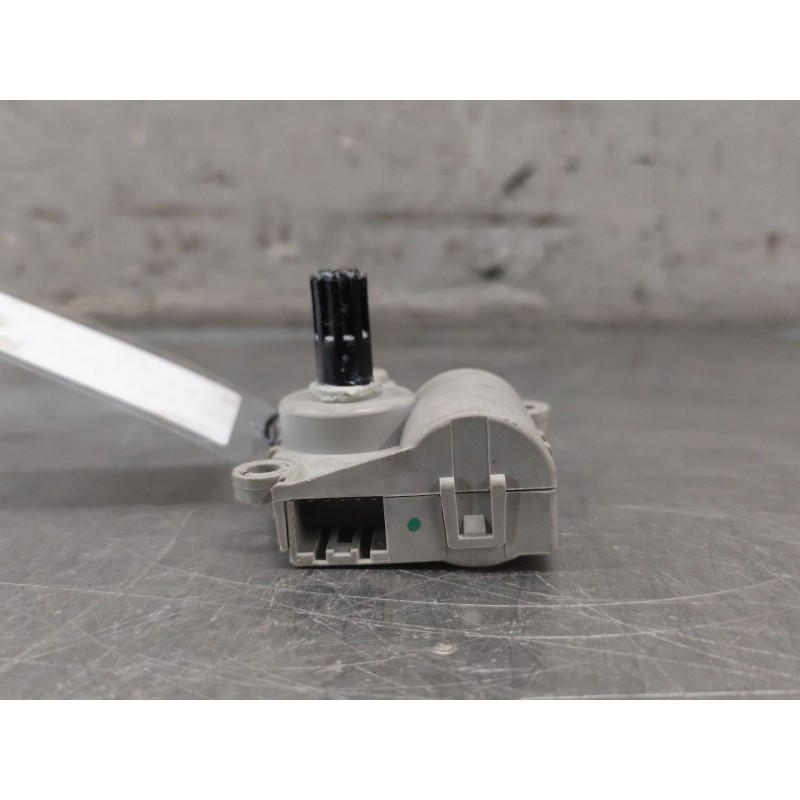 Recambio de motor apertura trampillas climatizador para kia sportage iv (ql, qle) 1.7 crdi referencia OEM IAM D267NFFAA01 - Blanco 2