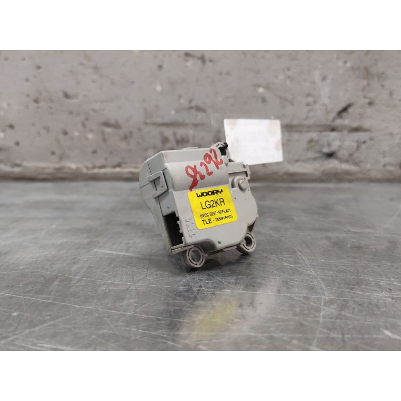 Recambio de motor apertura trampillas climatizador para kia sportage iv (ql, qle) 1.7 crdi referencia OEM IAM D267NFFLA01 - Blanco