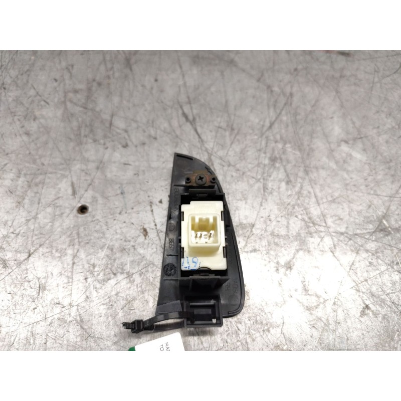 Recambio de mando elevalunas trasero derecho para toyota avensis berlina (t25) 2.0 d4-d executive berlina (5-ptas.) referencia O 2