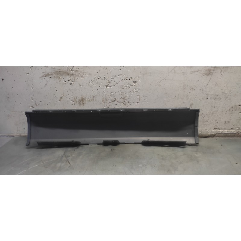 Recambio de molduras traseras para peugeot 3008 1.2 12v e-thp / puretech referencia OEM IAM 9683146380 2