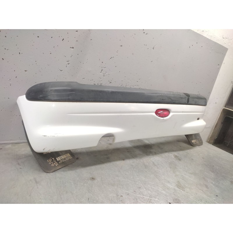 Recambio de paragolpes trasero para peugeot 206 berlina xt referencia OEM IAM - Blanco 2