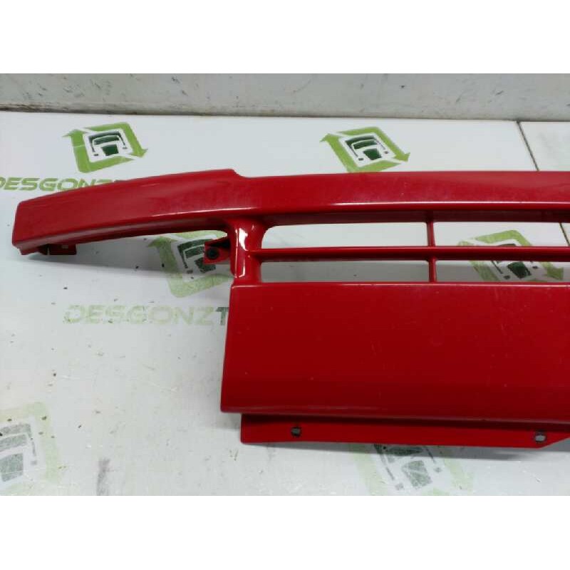 Recambio de rejilla delantera central para renault master desde '98 referencia OEM IAM 7700352125 - Rojo 2