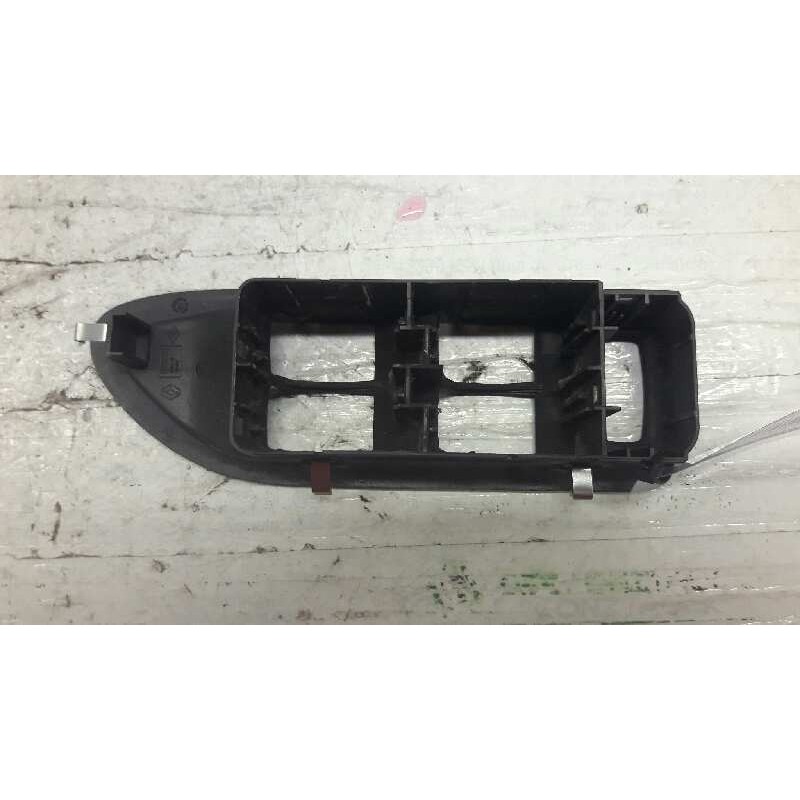 Recambio de guarnecidos varios para renault laguna ii grandtour (kg0) expression referencia OEM IAM  MANDO ELEVALUNAS IZQ - Verde 2