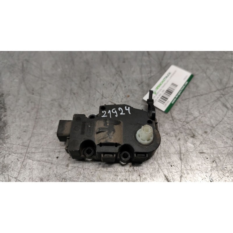 Recambio de motor apertura trampillas climatizador para audi a4 ber. (b8) básico referencia OEM IAM EFB330  