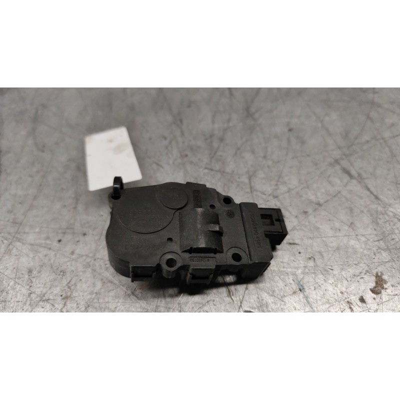 Recambio de motor apertura trampillas climatizador para audi a4 ber. (b8) básico referencia OEM IAM EFB330 2