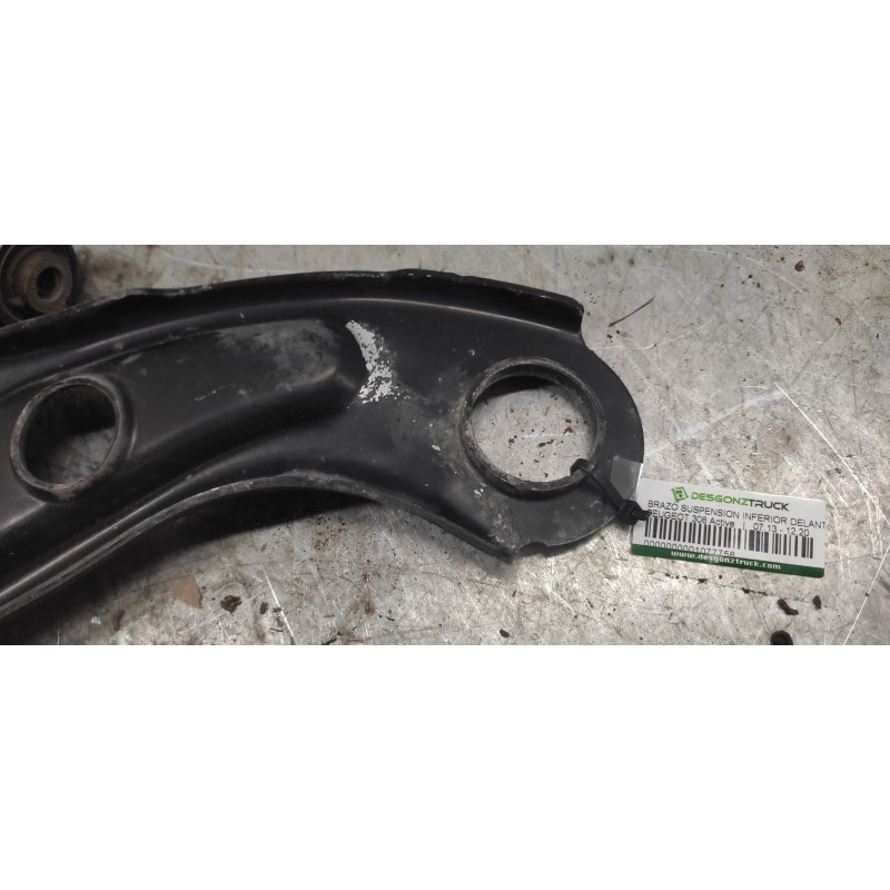 Recambio de brazo suspension inferior delantero derecho para peugeot 308 active referencia OEM IAM - Blanco 2
