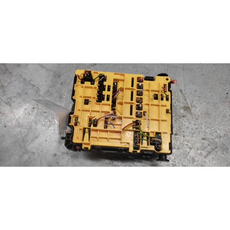 Recambio de caja reles / fusibles para peugeot 308 active referencia OEM IAM 9804848580 - Blanco 2
