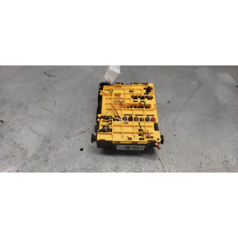 Recambio de caja reles / fusibles para peugeot 308 active referencia OEM IAM 9804848580 - Blanco 3
