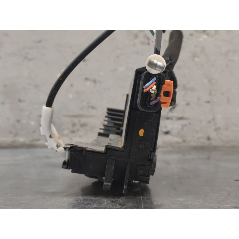 Recambio de cerradura puerta delantera derecha para peugeot 308 active referencia OEM IAM - Blanco 4