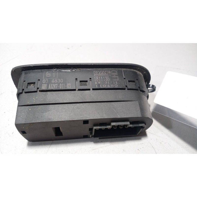 Recambio de mando elevalunas delantero izquierdo para daf serie xf105.510 12.9 diesel referencia OEM IAM 1811135 - Rojo 3