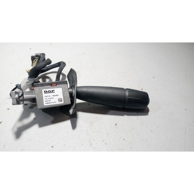 Recambio de mando intermitentes para daf serie xf105.xxx 12.9 diesel referencia OEM IAM 1892960  