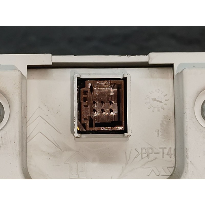 Recambio de cuadro instrumentos para peugeot 308 active referencia OEM IAM 9825206380 - Blanco 2