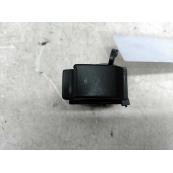 MANDO ELEVALUNAS TRASERO DERECHO 848100F010 