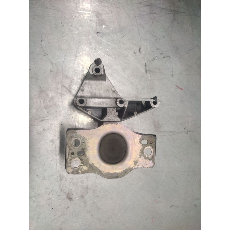 Recambio de soporte motor derecho para renault scenic ii 1.5 dci diesel referencia OEM IAM 3