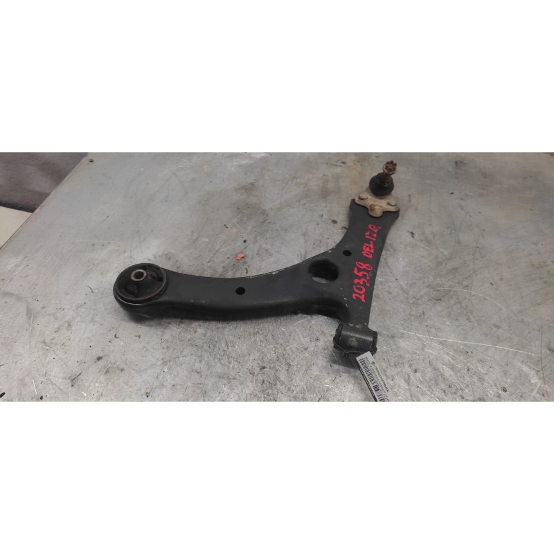 Recambio de brazo suspension inferior delantero izquierdo para toyota corolla verso (r1) 2.0 d-4d luna referencia OEM IAM