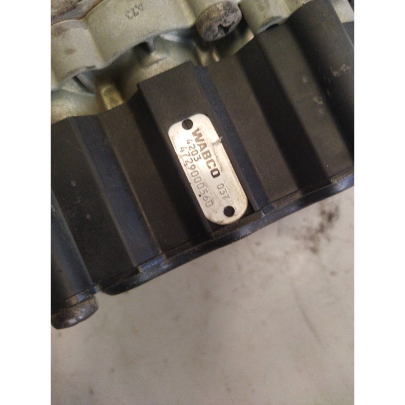 Recambio de valvula aire para . no identificado referencia OEM IAM 4729000560 VALVULA CONTROL ECAS VALVULA CONTROL EJE ELEVABLE 2