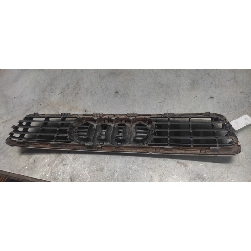 Recambio de rejilla delantera central para audi a4 berlina (b5) 1.9 tdi referencia OEM IAM 2