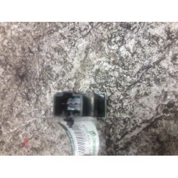 Recambio de boton agua limpia para kia carens 2.0 crdi ex monovolumen referencia OEM IAM 0K2FD66460 864W03190 6 PINS