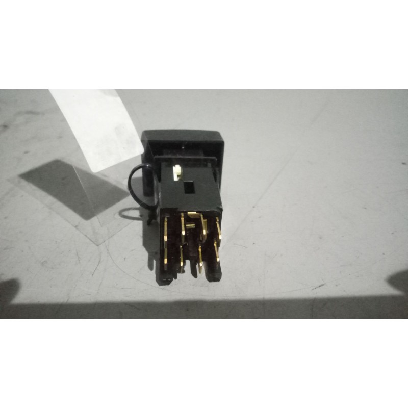 Recambio de boton aire acondicionado para nissan trucks atleon tk 56/2 referencia OEM IAM 251709X400 - Blanco 3