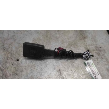 ENGANCHE DE CINTURON DELANTERO IZQUIERDO 8V51B61208AF 2 PINS 