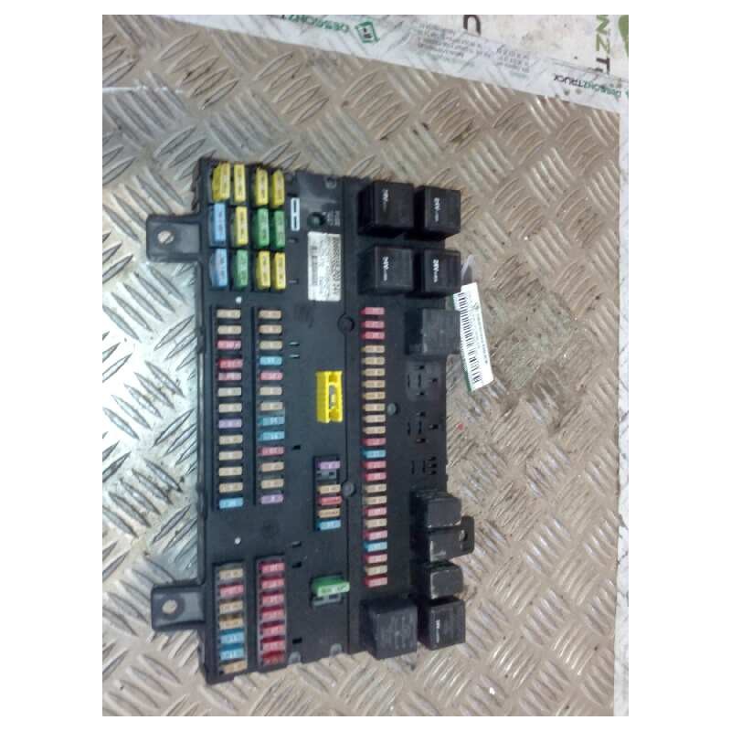 Recambio de caja reles / fusibles para volvo fh xxx fg 4x2 low largo globetrotter (lhh2, l2h2) referencia OEM IAM 20568055  